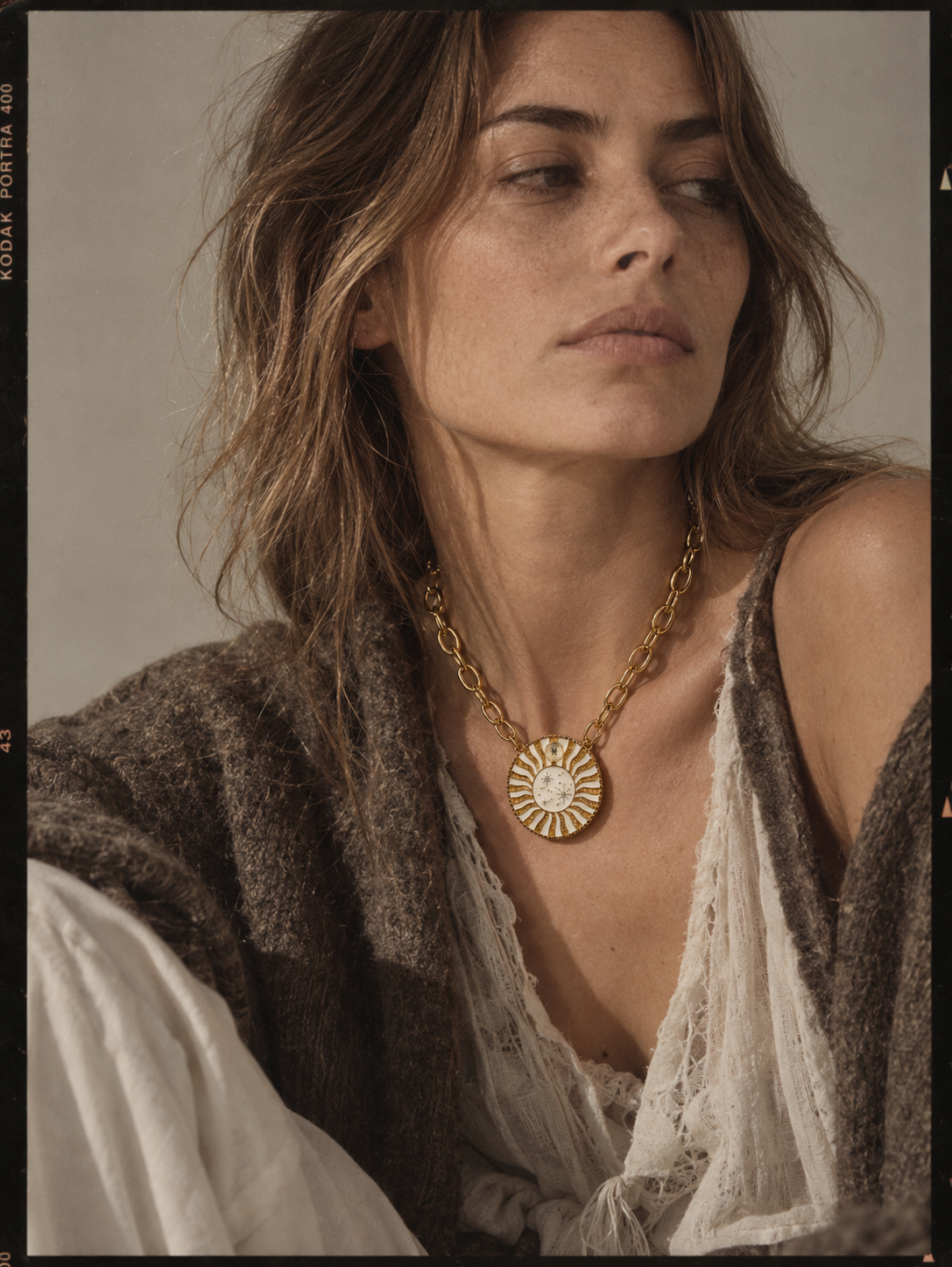 THE ASTRO WHEEL necklace white