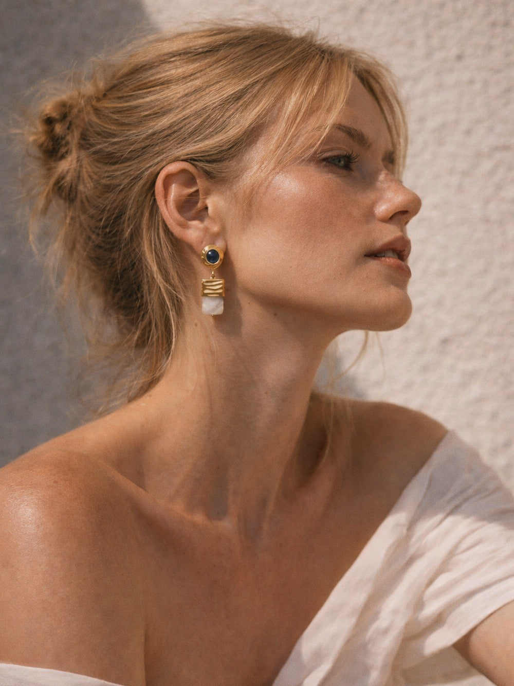 MISMATCHED EARRINGS WITH CABOCHON AND PEARL