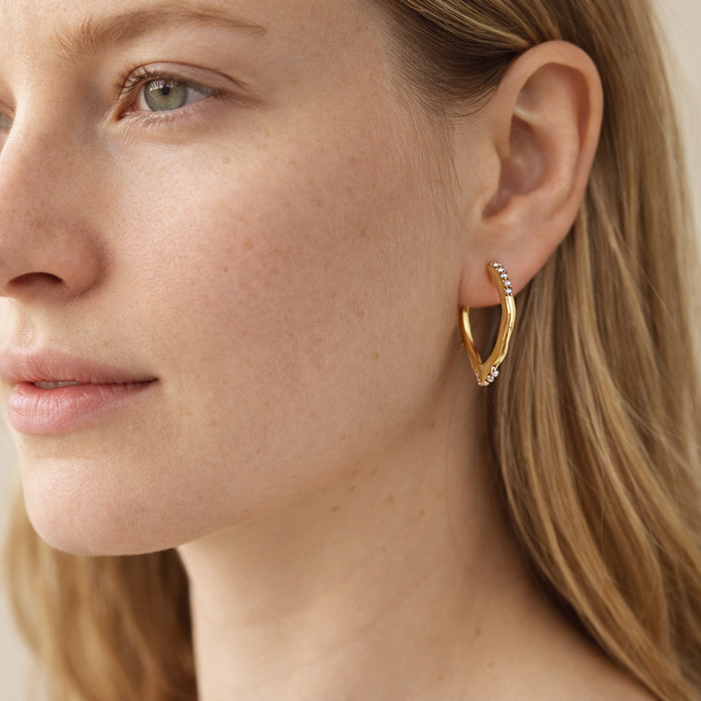 WAVE HOOP EARRINGS WITH MINI PEARLS